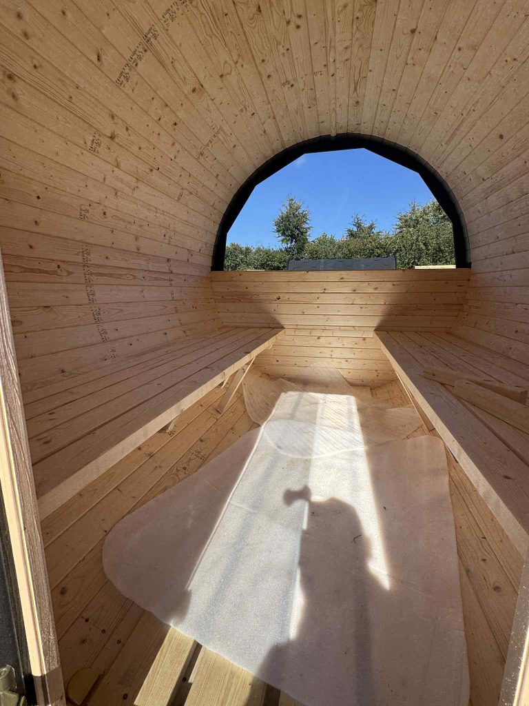 barrel sauna with porch - Image 3