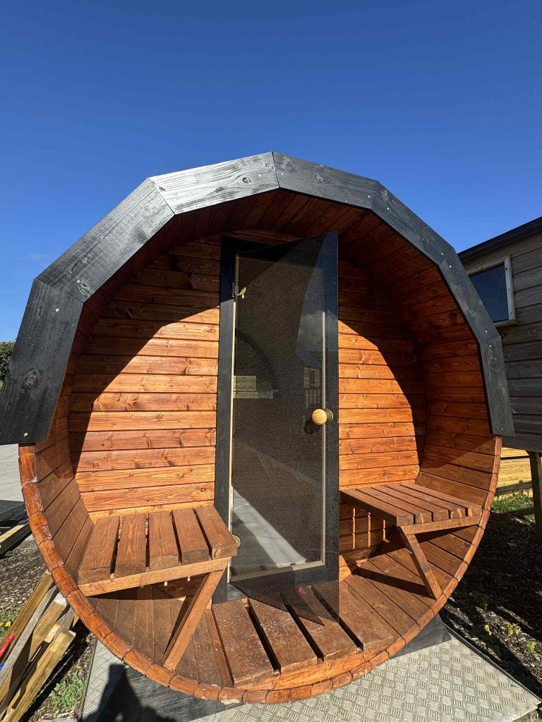 barrel sauna with porch - Image 2